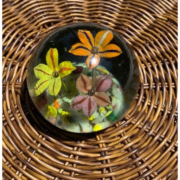 Murano Art Glass Paperweight Star Gazer Lily - Picture 2 of 13